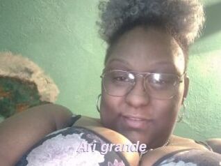 Ari_grande
