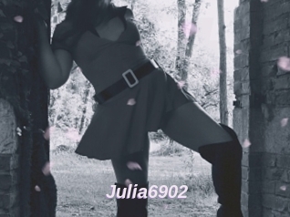 Julia6902