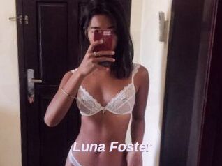 Luna_Foster
