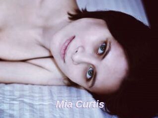 Mia_Curtis