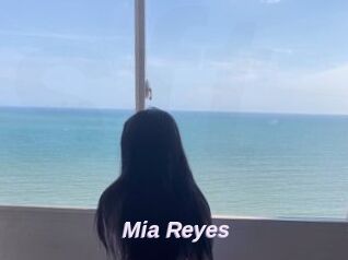 Mia_Reyes