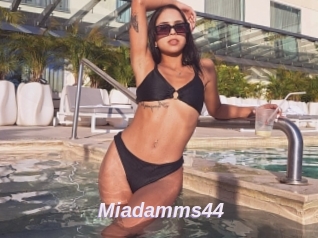 Miadamms44